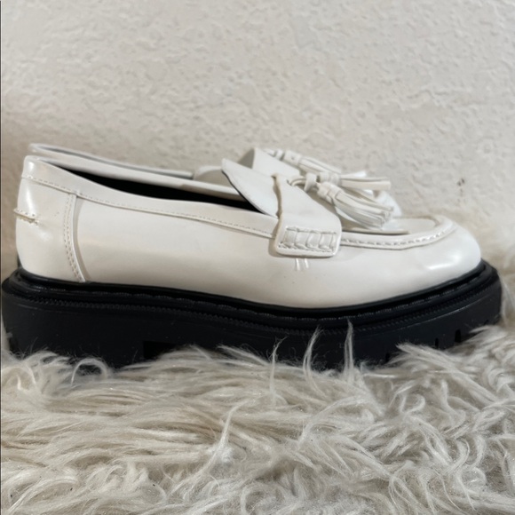 H&M Black/White Chunky Loafers Platform Sole & Tassel Detail Slip On Size 37 (6) - Picture 5 of 16